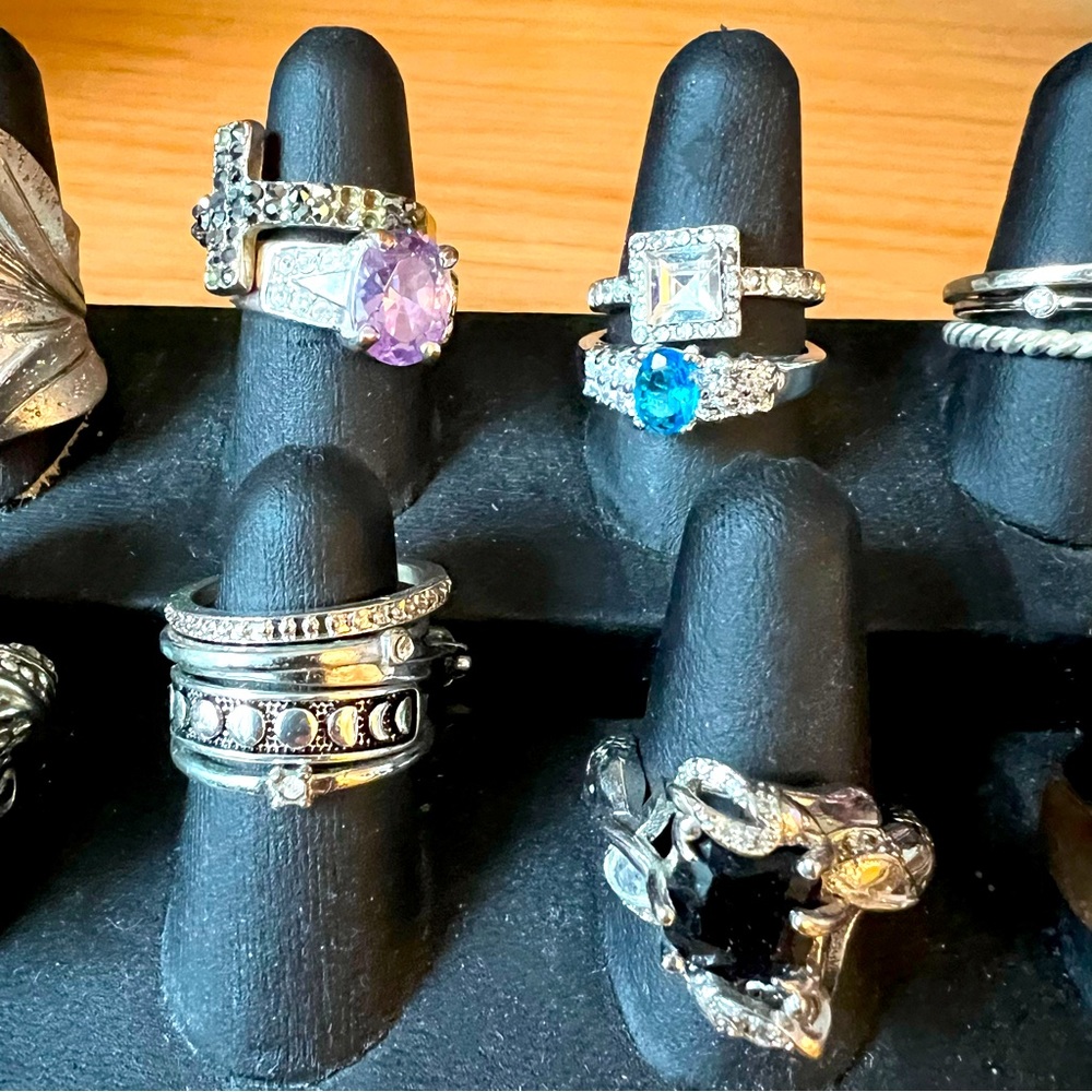 24 rings costume jewelry sizes 6,7 and 8 - Picture 3 of 4